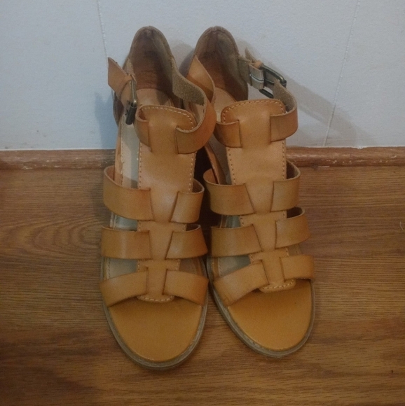 Report Tan Strappy Heels - Picture 3 of 11